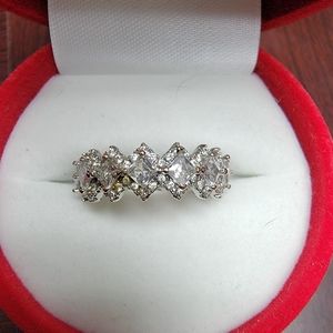 Ring with cubic zirconium all the way around